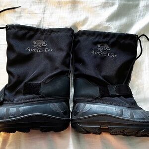 BOOTS, SNOWMOBILE, MID-CALF, ARCTIC CAT, SZ 9 MADE IN CANADA, WITH INSULATING